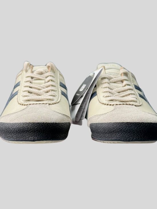Athletic_Shoes